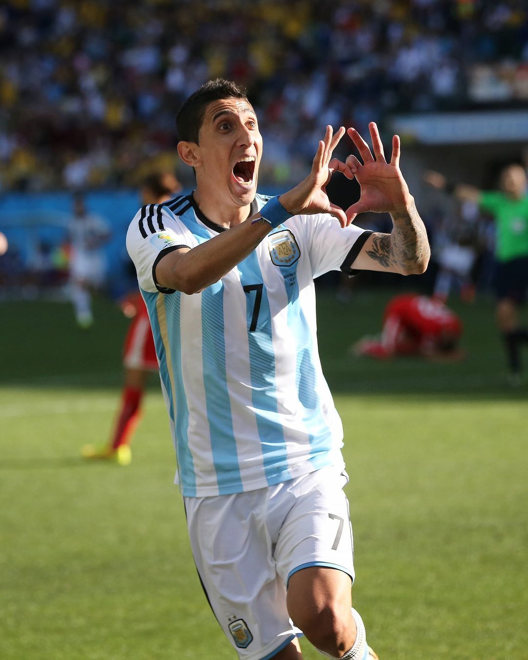 阿根廷国家队官方Ins晒阿根廷经典7号: 7️⃣⚡️哪一位是你的最爱[抱一抱]#
