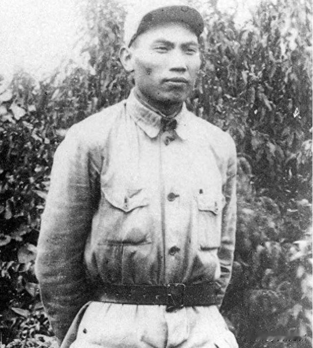 被七倍兵力的敌军团团围困，他带兵成功破局突围，林总初见不由惊叹：你竟是团长？年仅