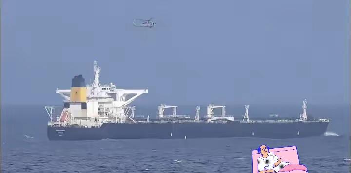 可怜的贝拉一号油轮
被美军满世界追了十天，走投无路眼看要凉，船长也是个狠人，直接