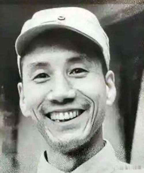 1941年，国军团长陈锐霆投奔新四军后，在夜里被人连捅3刀，杀手走后，伤重的他本