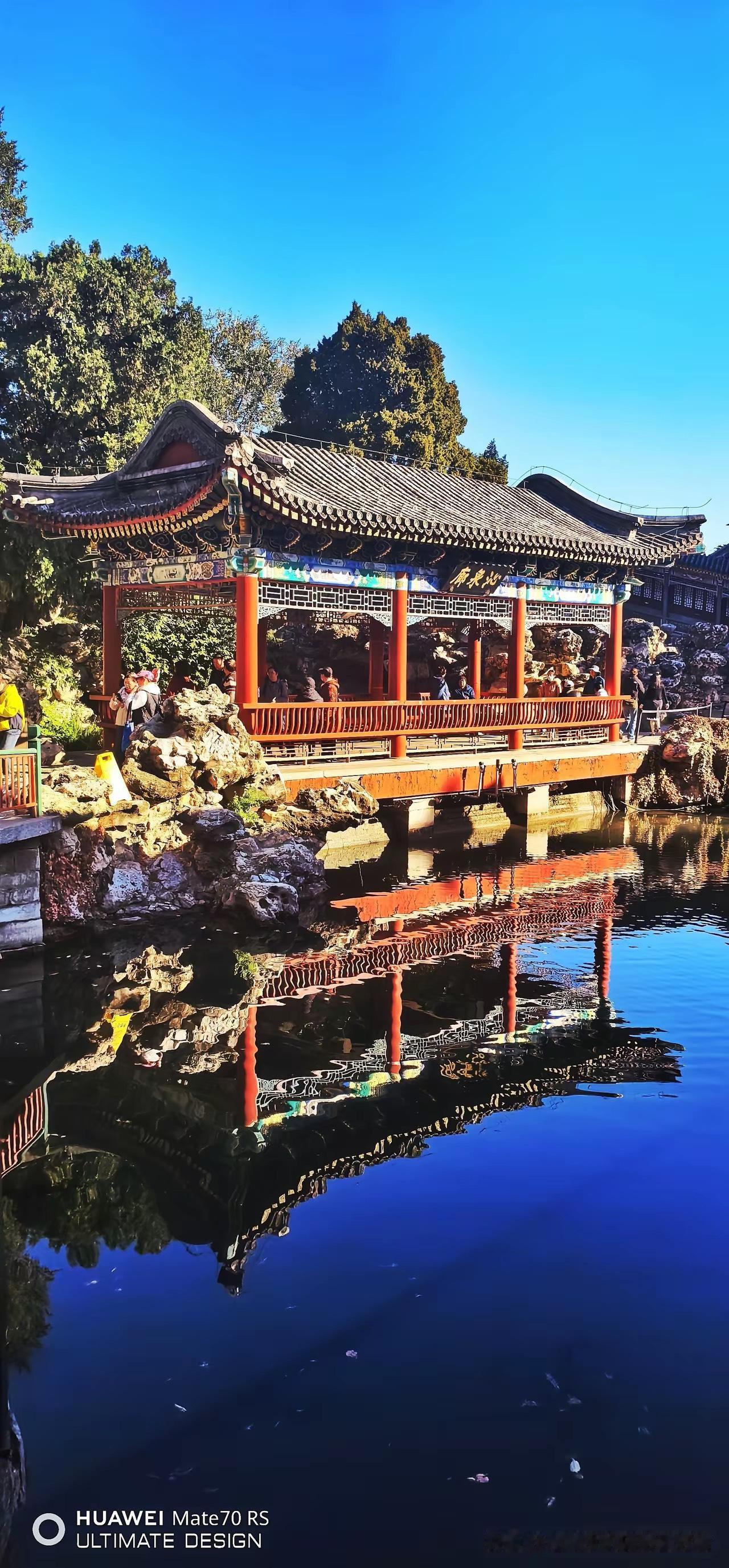 逢人藏住话·遇事沉住气·处事守住心。