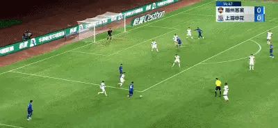 马莱莱真是没有进球的命啊！[捂脸]幸运的是申花9号打不懵，首秀差点戴帽，球迷该满