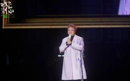 6月13日晚，韩红深圳演唱会现场，有197位70岁以上老人到场支持。演唱中，她哽