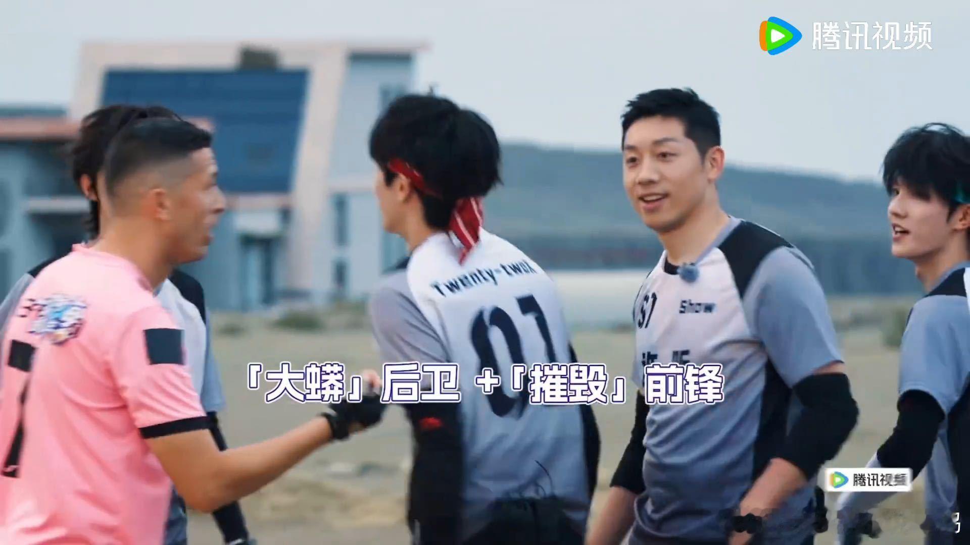 朱志鑫连人带球一起进门朱志鑫连人带球进门 许昕那球弹出来之后朱志鑫补射是真果断，
