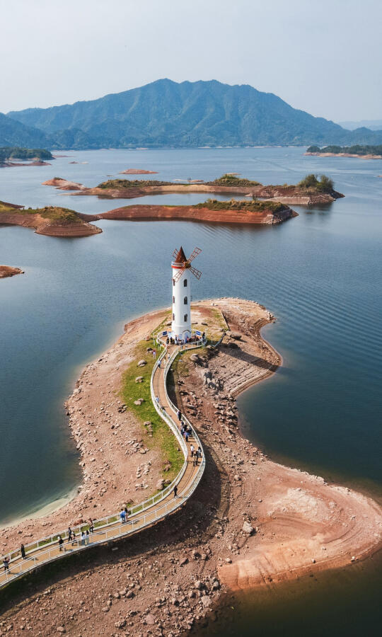 千岛湖灯塔，不知道还以为在国外
