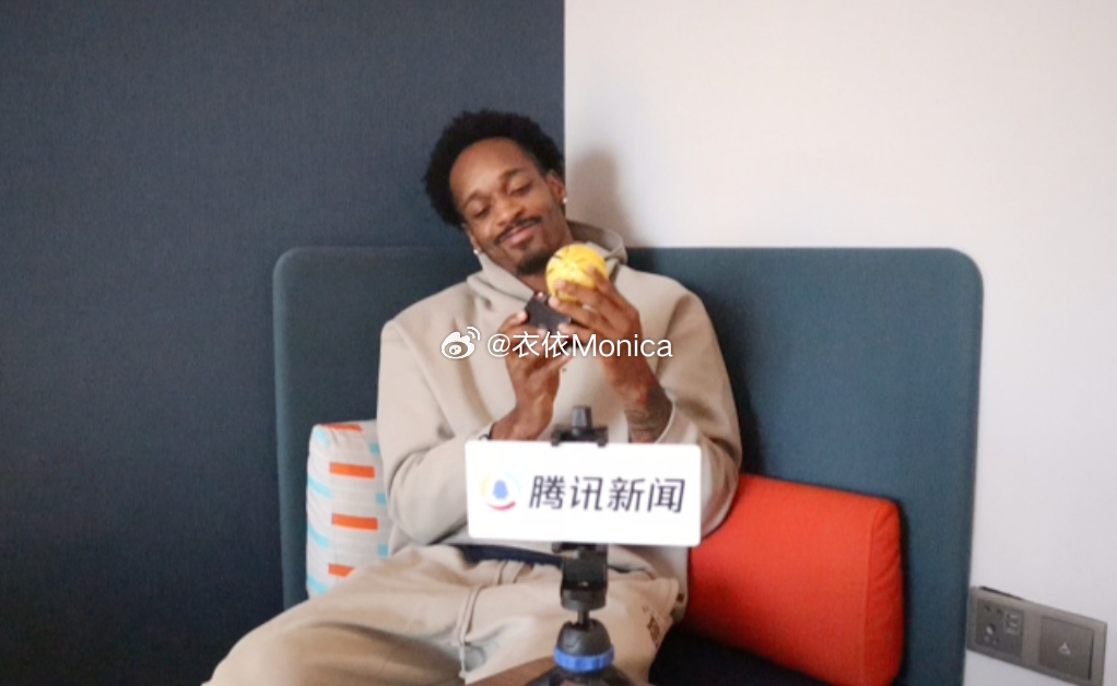 上赛季五月份的CBA英雄 可算给到巴里布朗了哈哈哈～跟他聊了十几分钟，外援的生存