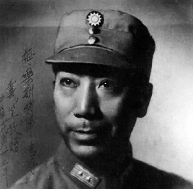 一个人，能让军统特务冒着闯进日占区的风险，去搜一个女人丢的行李，把人家老母亲都吓