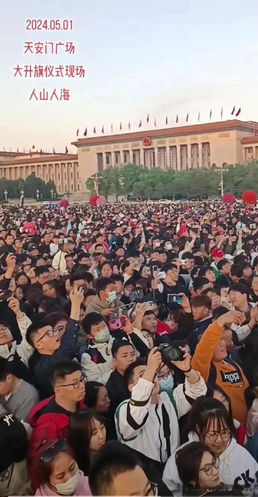 人为小长假应该适时调整了
       目前中国法定节假日一共只有7个，其中：新