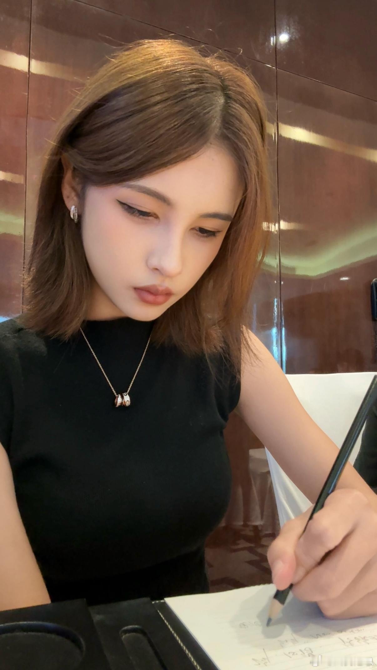 已严肃成为上课最认真听讲之媒体老师（因为知识已超纲）宁家服务