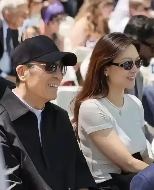 果然是财气养人，这句话放在陈婷身上，再合适不过。

早年刚出现在大众视野时，还是