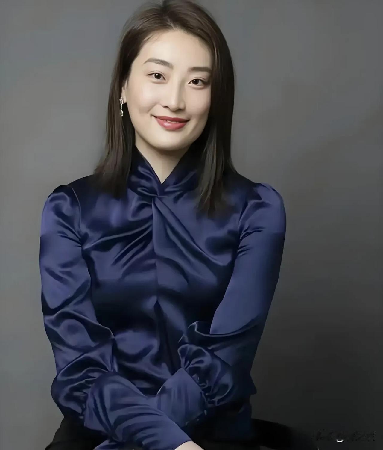 其实有敌意的是老三和私生子，信托就没有成立只有宗庆后的邮件，但宗馥莉仍然同意设立