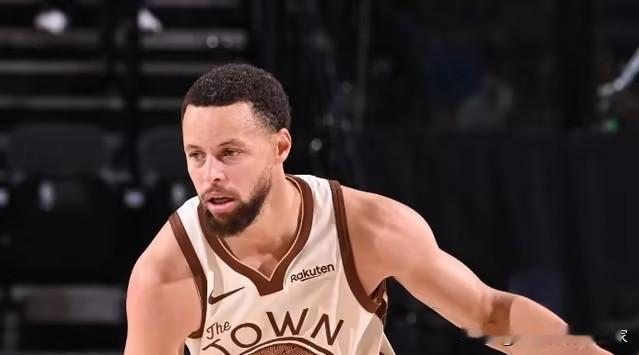 库里点名！退役进名人堂时最想和这四位传奇并肩！

库里的选择充满了情怀与敬意——