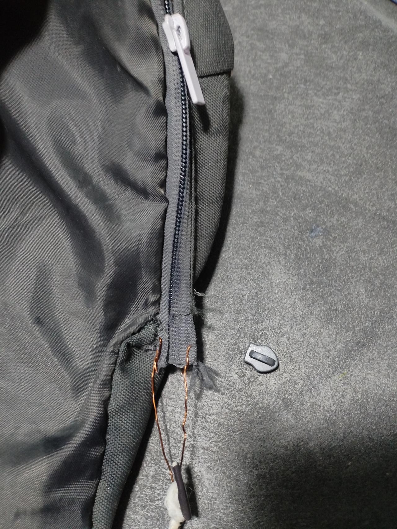 昨天，老伴告诉我，说她的双肩包的拉链坏了，让我修一下。
修拉链，对我来说，应该是