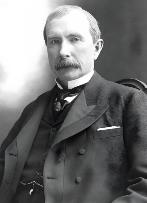 1916年，美国首富洛克菲勒用12.5万美元购买了北京豫王府。当破旧的豫王府进行