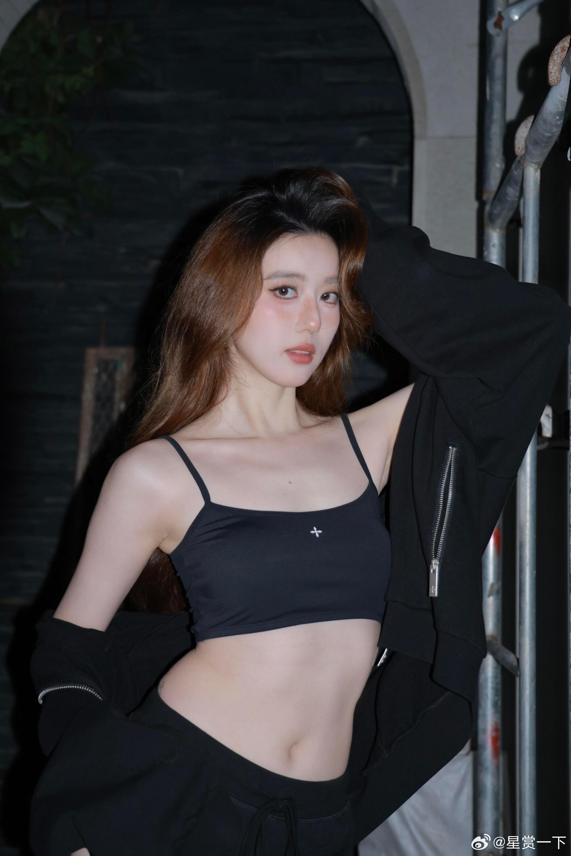 李凯馨辣妹穿搭🖤