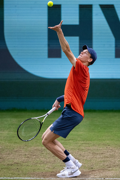 辛纳问鼎哈雷🏆ATP500哈雷站决赛，赛会头号种子辛纳直落两盘，以7-6(8)