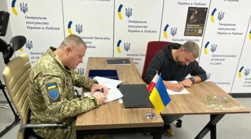 第一批加入波兰乌克兰军团的志愿者已经签署了兵役合同，申请总数已上升到600份。