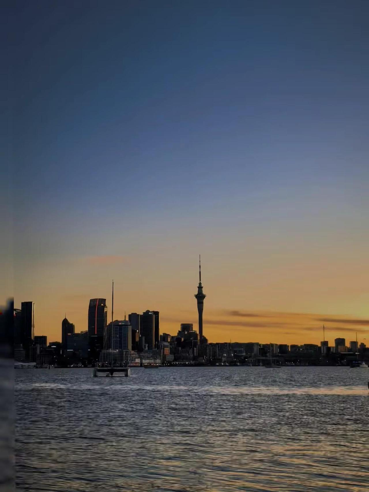 出来走走，低头看脚🦶下的路，甬路平坦；抬头看天边彩虹🌈，色彩斑斓；远方看奥克