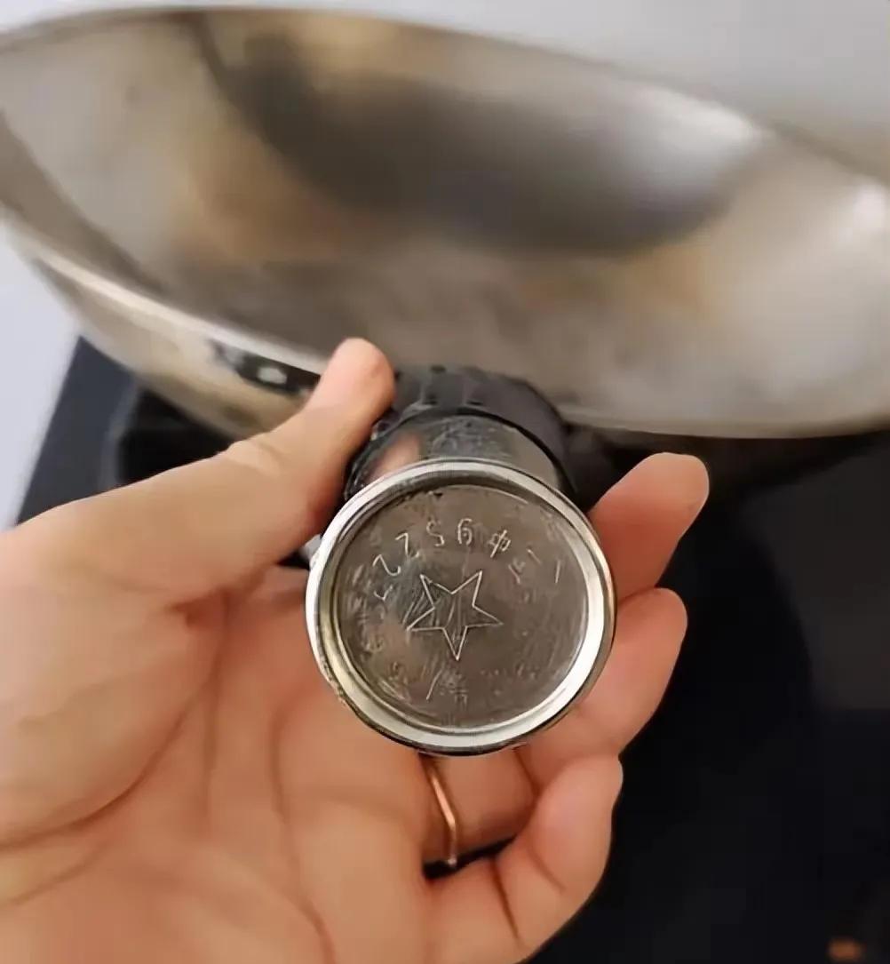 好消息，浙江瑞安铁锅厂准备复工了，大家有地方买锅了。铁锅厂的负责人说，其实他们厂