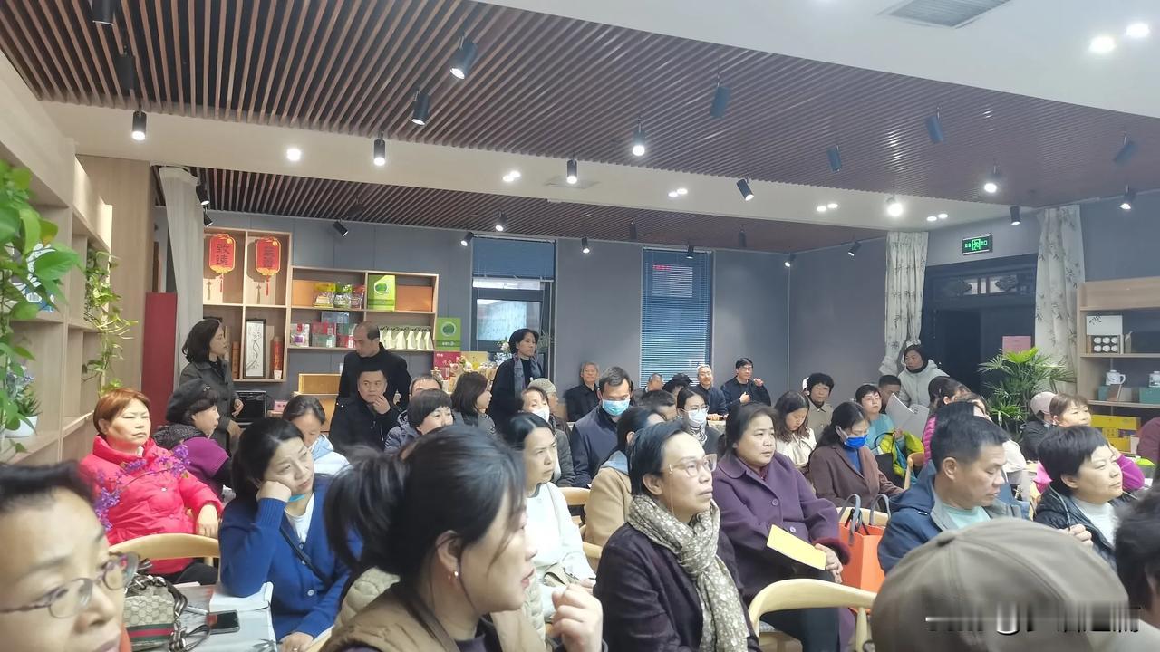 “人教人，很难教会；事教人，一次就够。”受过一些伤，吃过一些苦，撞得头破血流，才