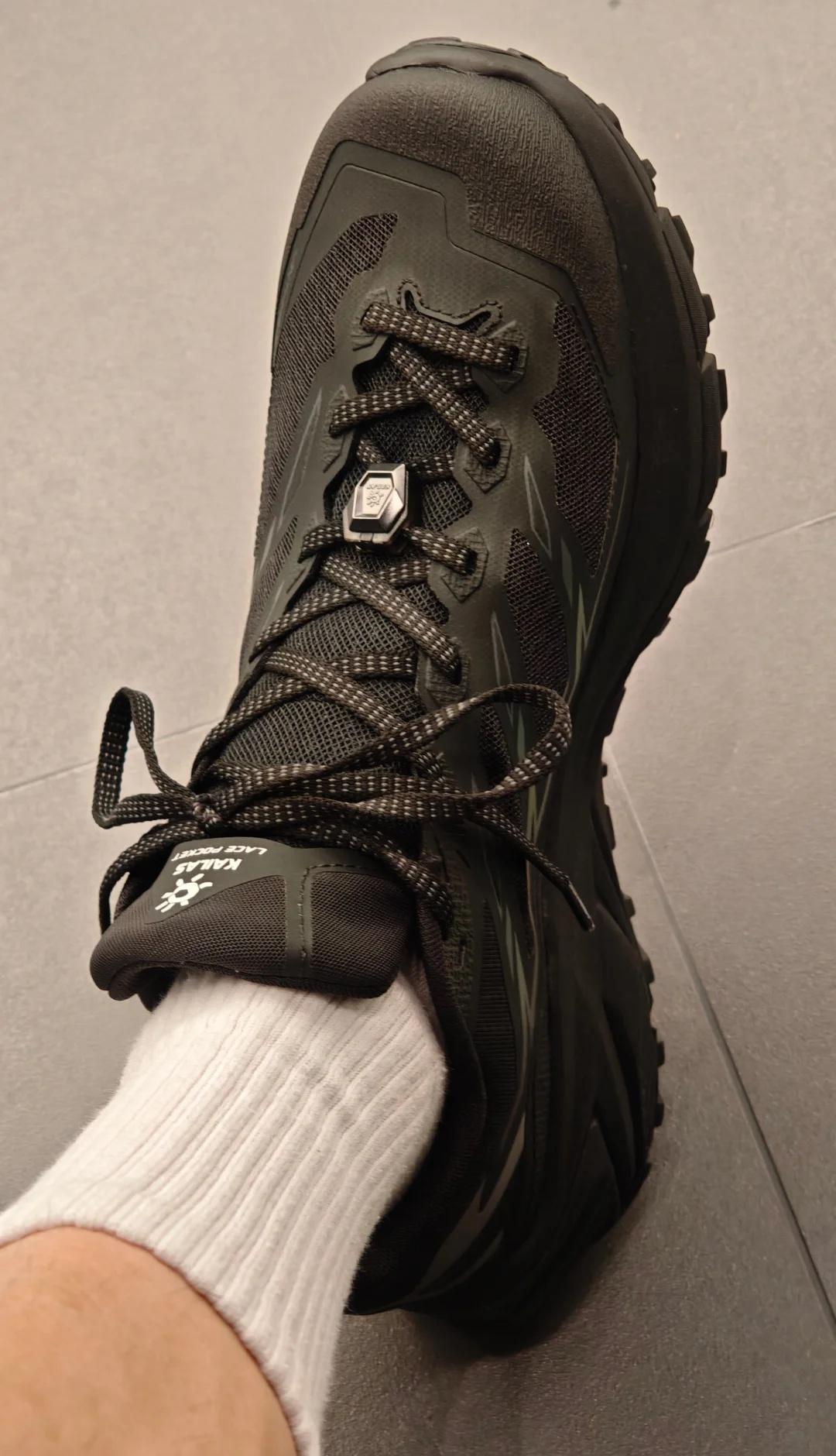 ⬛👟选哪双？
鞋子选择时刻 漂亮的鞋子 这双鞋必须拿下