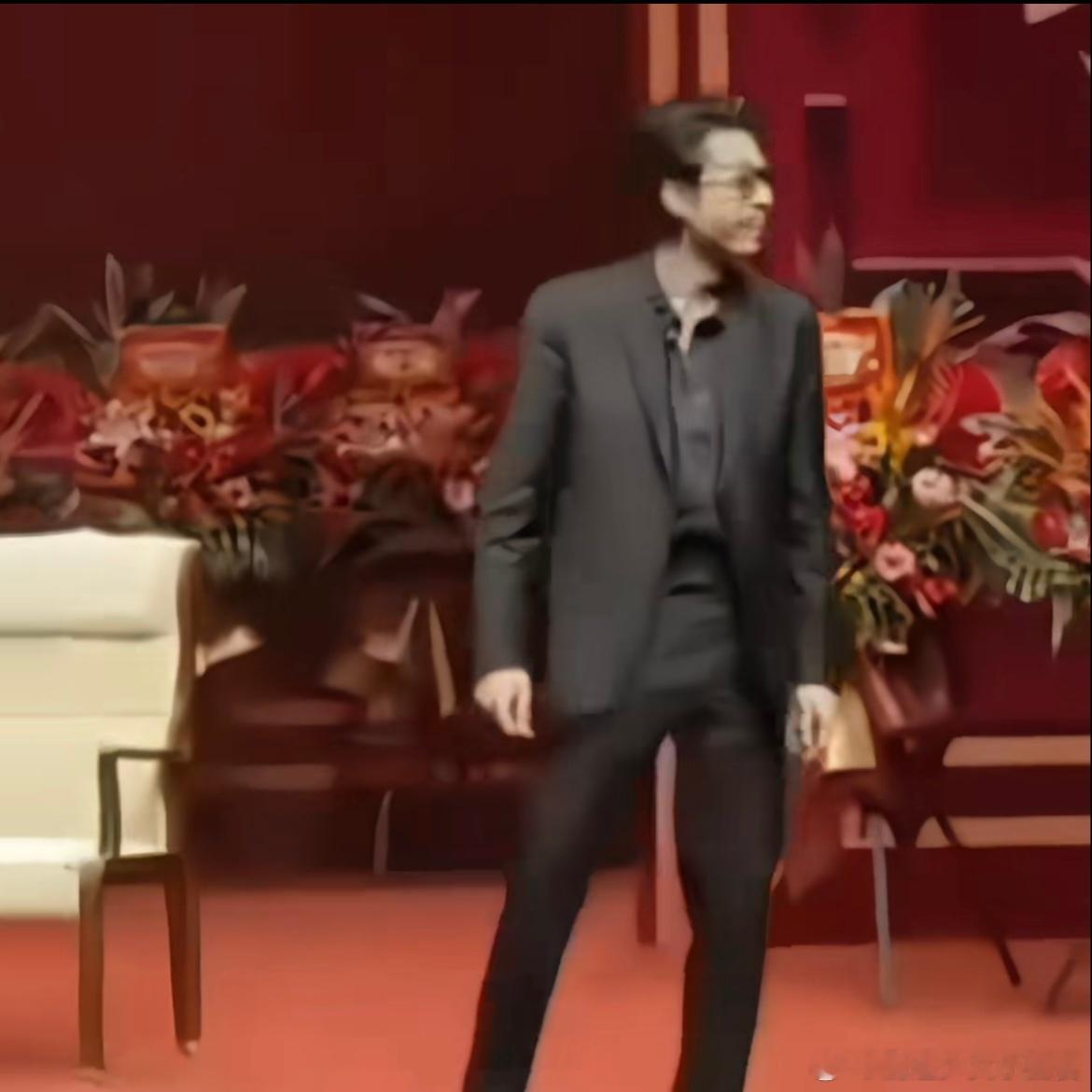 秦霄贤:“我只是事业低谷期，不代表我S了”[思考] 