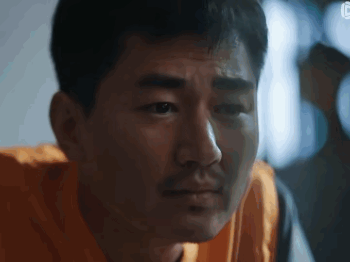 《利剑玫瑰》邓妍再次审问孟贵，想从他口中得知瓦泰村那个被丢的孩子的去向可孟贵就是