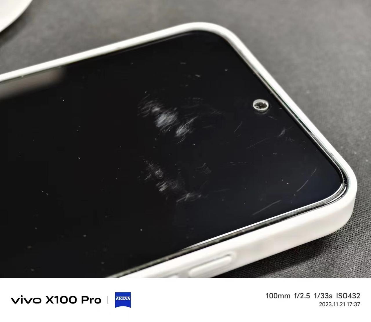 永远不要拿iPhone15 ProMax和其它手机放一起，除非戴了包摄像头的手机