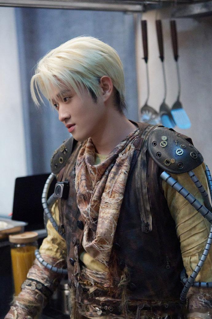 王勉终于出现在了大侦探正片四年光阴，如约相见！勉侦探正片亮相，本人玩梗告别新人，