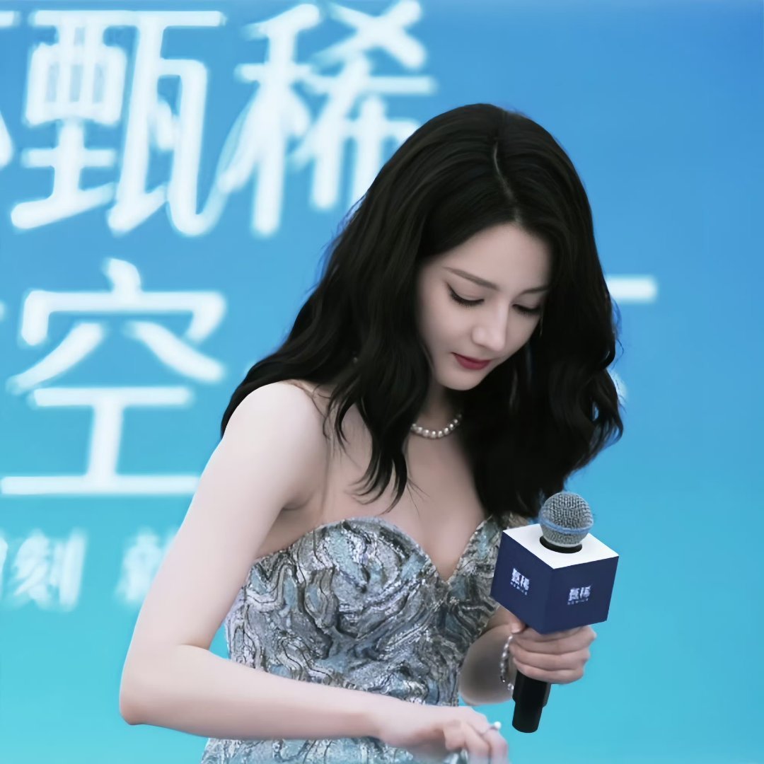 今天的小迪好甜呀！！又拿下一套美丽的Rahul Mishra 2026 春夏高级