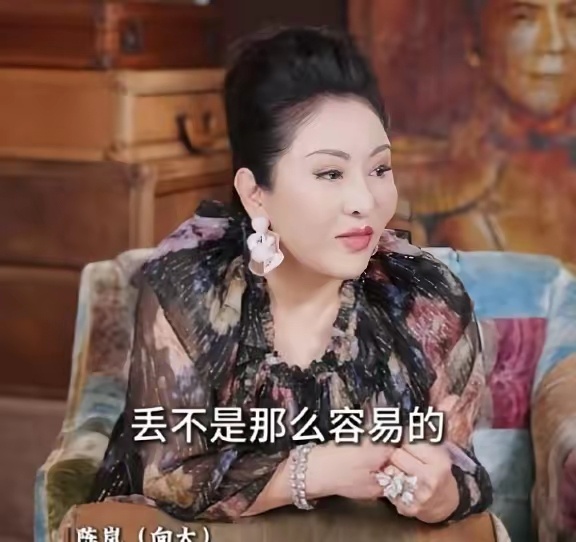 向太陈岚奉劝大家千万不要移民美国，因为她有很多朋友这几年都想离开美国回来。 