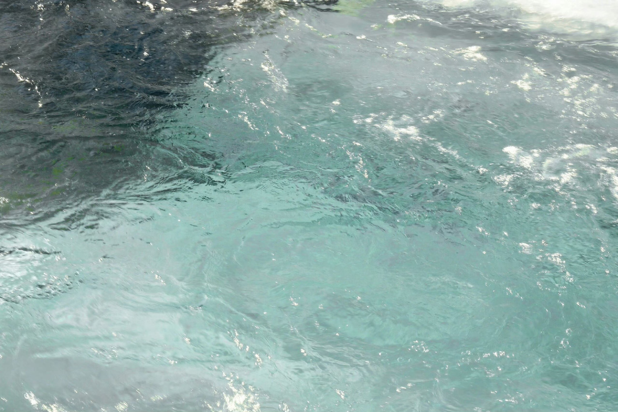 流水迢迢 