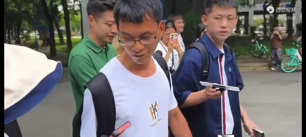 唐尚珺是个失败者？No，他太成功了。在如今这个网红当道的时代，他更是如鱼得水。他