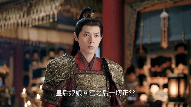 萧焕见凌苍苍有梨花发簪，便烧炭催开满园梨花，问皇后是否喜欢。他藏满爱意的疯批浪漫