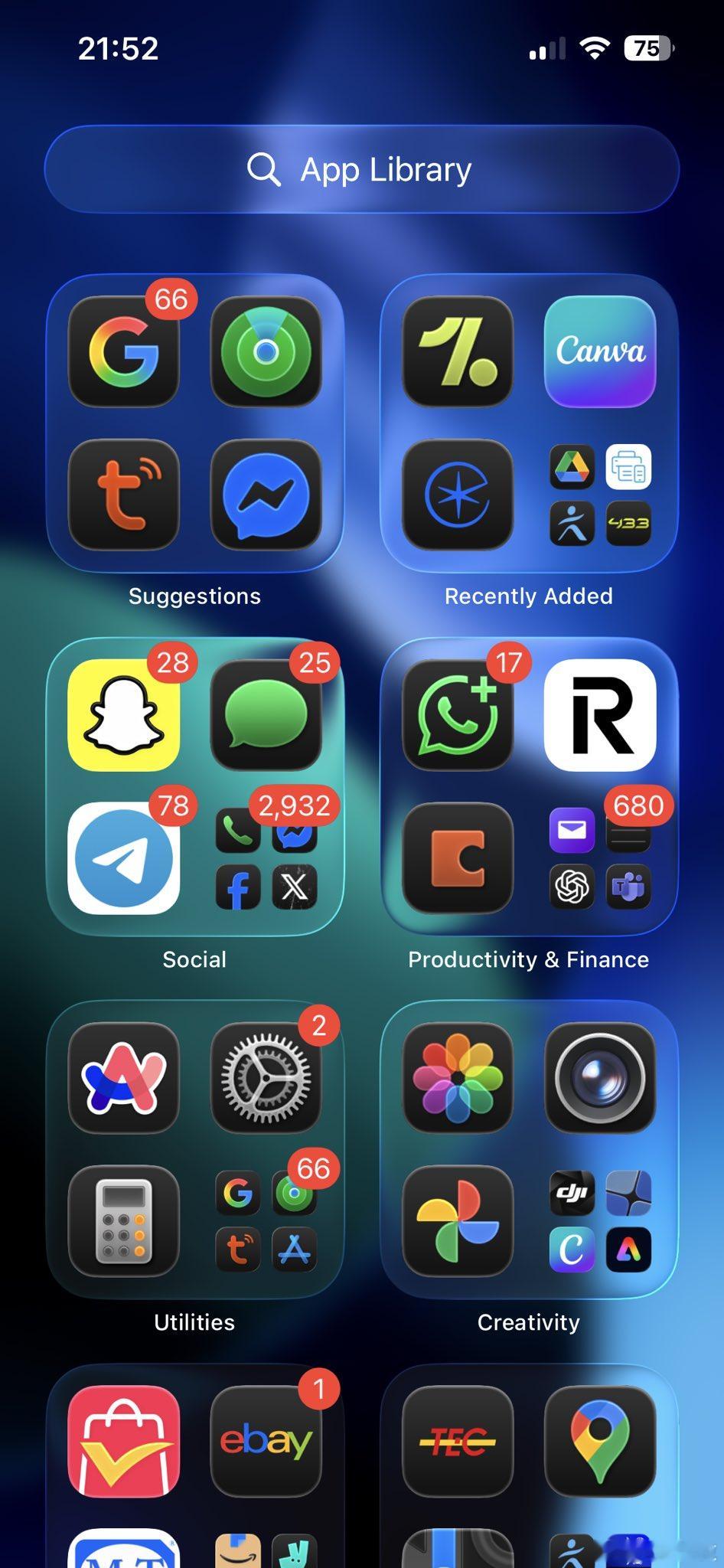 iOS26 丑新版本界面给人的感觉就像一部廉价的安卓机下载了一个免费的山寨主题。