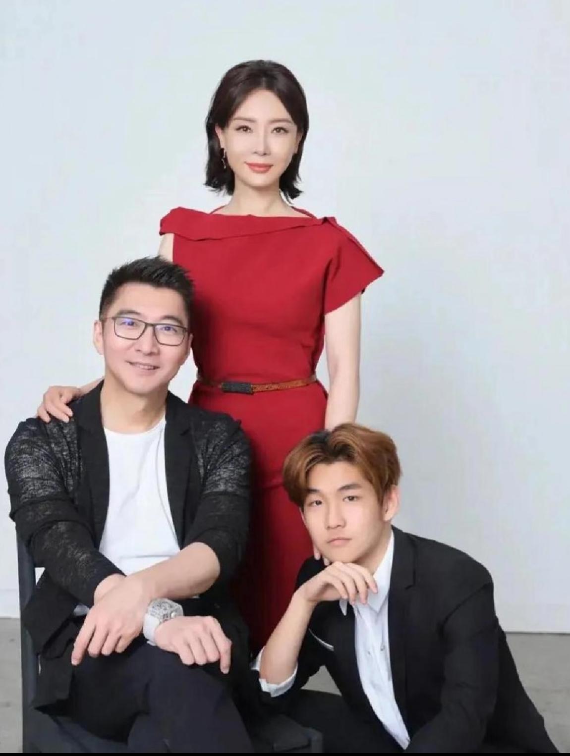 陈数嫁给钢琴家赵胤胤后悔吗？
看综艺才知道陈数嫁给二婚带娃的赵胤胤之后，改变饮食