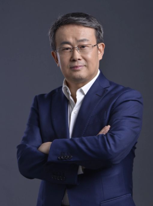 蔡澜逝世引发娱乐圈和文化界悲痛，却掀起舆论风波。知名人士项立刚发文批评其“四大才