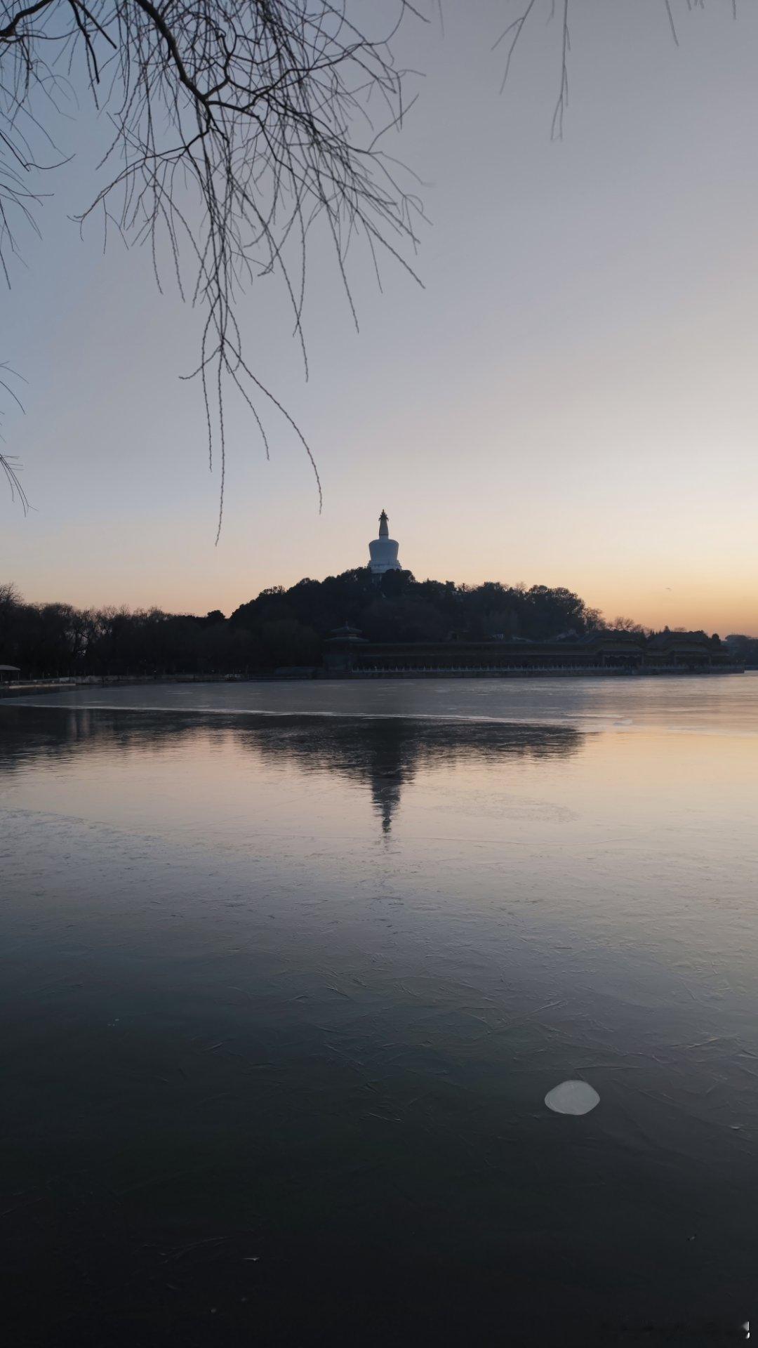 北海公园冬日暮色  摄影