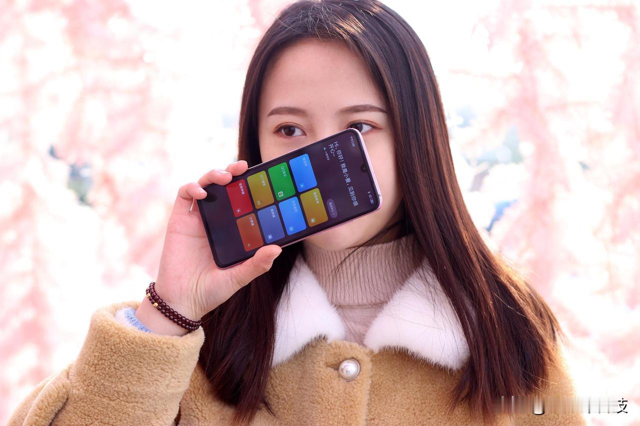 手机集体涨价，门店遇冷！消费者终于不再跟风换机
 
九月的手机卖场，本该迎来销售