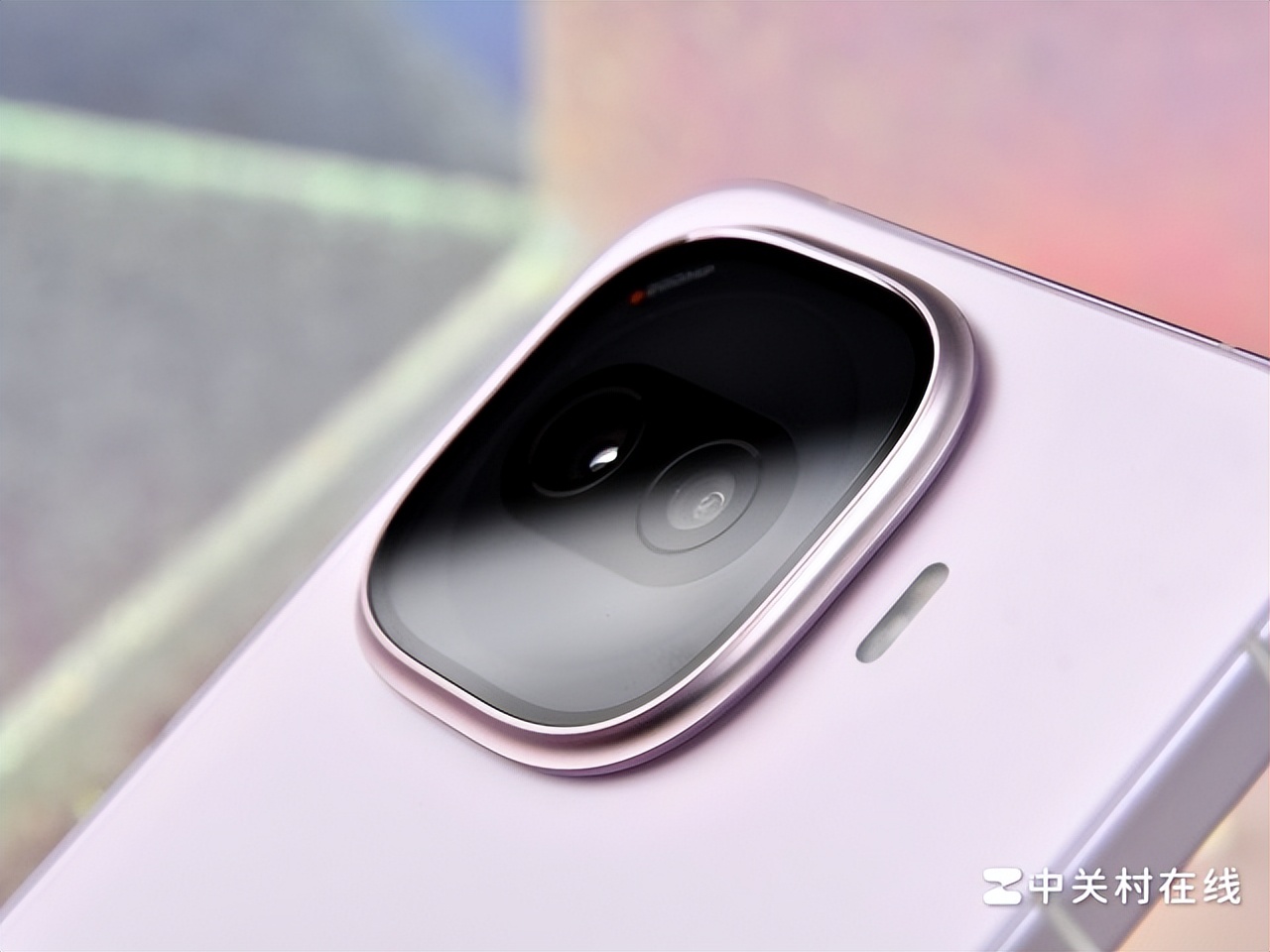 iQOO Z11 Turbo圖賞：能量與自由的配色表達