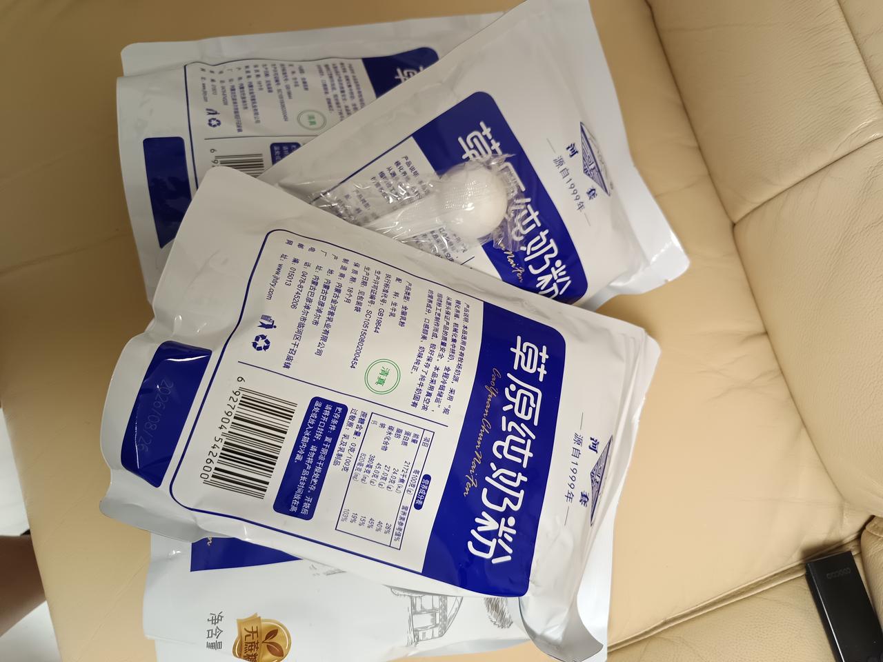 一口气入手4包河套草原纯奶粉，这款产自内蒙古的纯奶粉，直接囤足口粮慢慢喝。
  