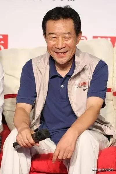 主持人问李雪健：你拿遍了国内所有影帝，为什么从来不接商业广告？他红着眼说：我不能