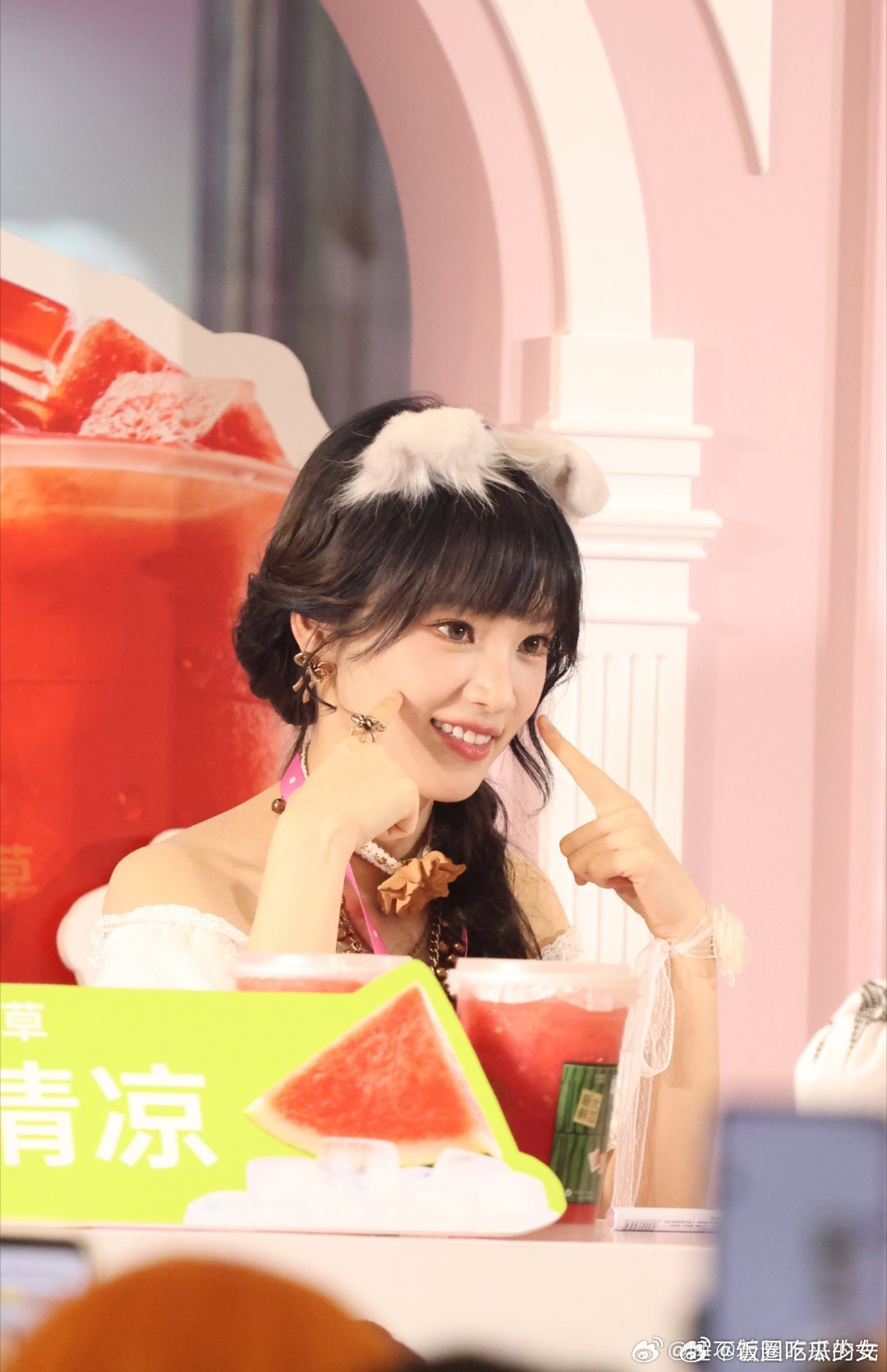 黄灿灿一日店长黄灿灿今天在成都的一日店长look，好美好漂亮！！！黄灿灿成都一日
