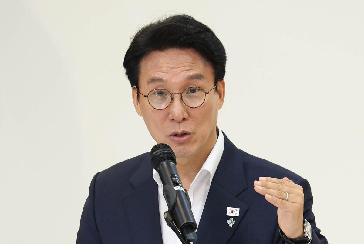卸任之前，韩国总理急插访华行程，第一站去了母校清华大学
近日，韩国总理金民锡访问
