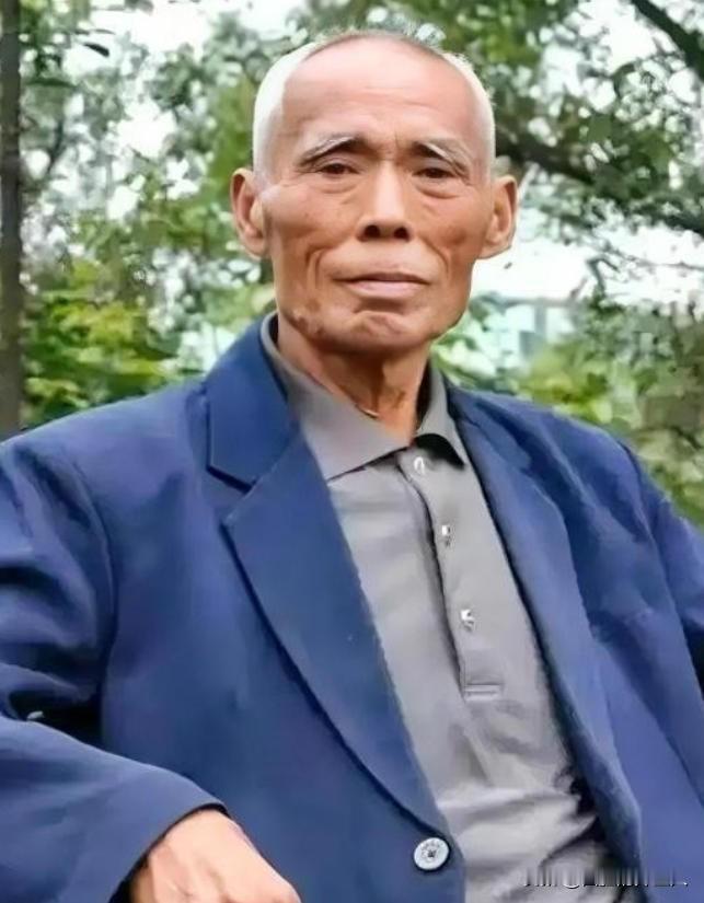 1949 年，杀害过小萝卜头的国民党特务杨钦典，偷偷将 19 名革命志士放出监狱