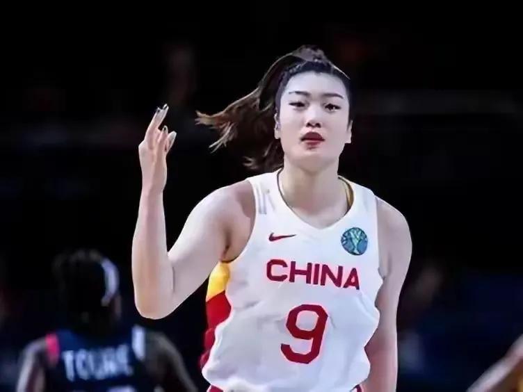 看了罗欣棫在6场热身赛的表现 才明白李梦落选宫鲁鸣国家队的主因罗欣械防守积极但有