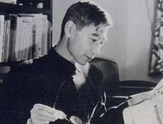 1968年12月5日凌晨，北京首都机场附近一声巨响，一架伊尔-14客机坠毁，火光