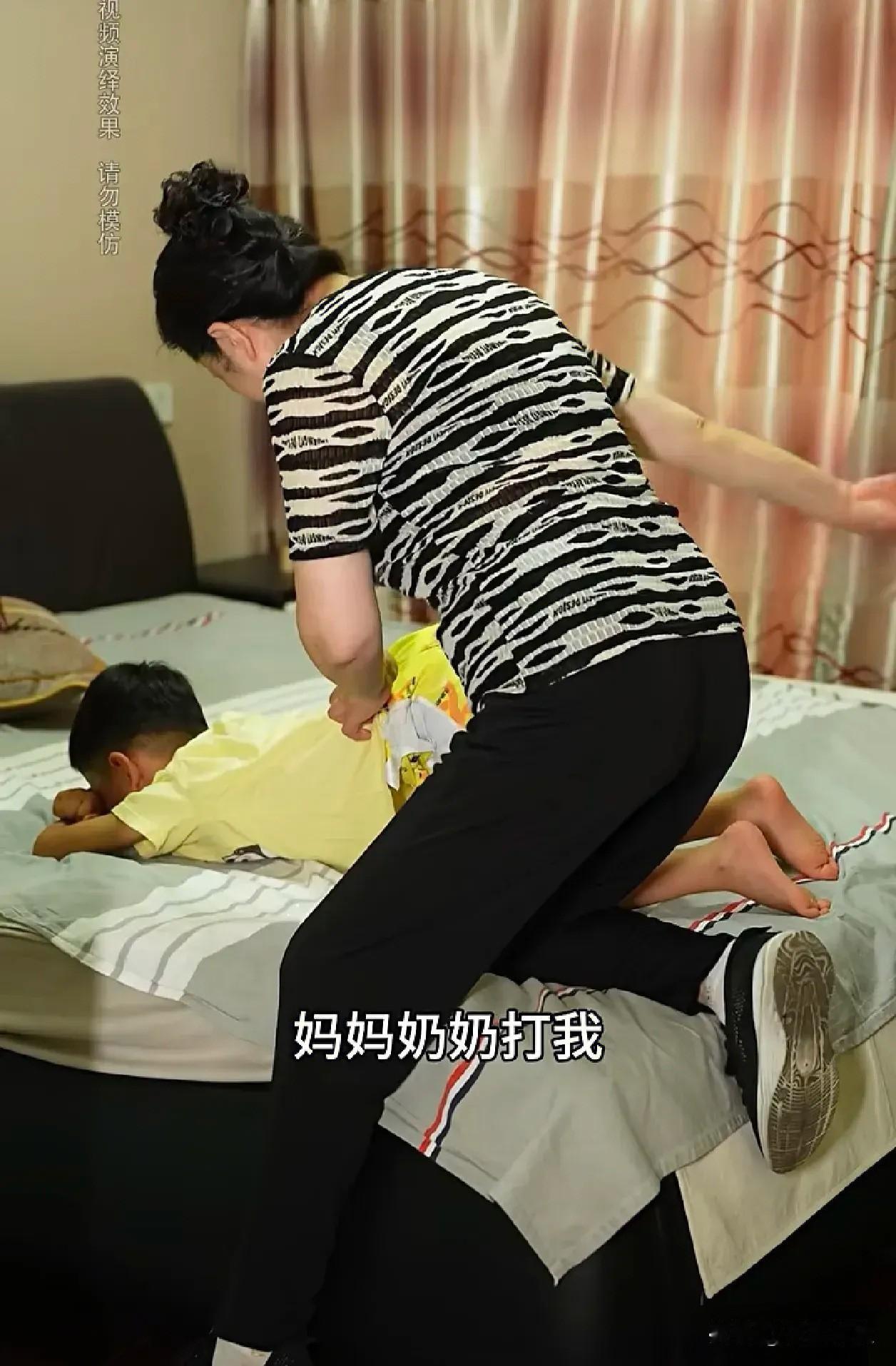 这妈妈说得太对了！卧室里孩子大喊“妈妈，奶奶打我”，孩子爸爸蹭一下站起来就想往房
