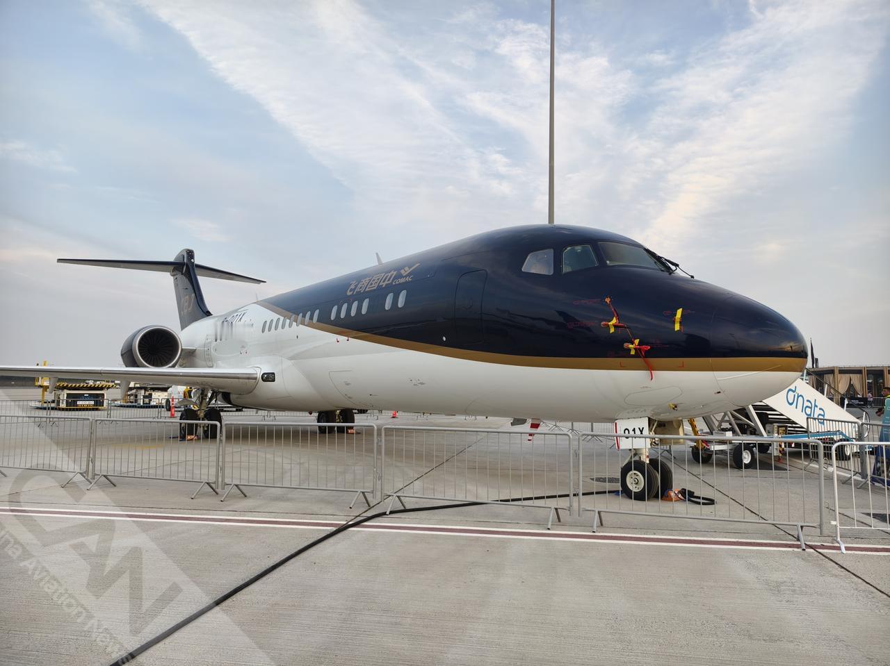 中国商飞CBJ公务机亮相2025年迪拜航展室外静展区。据悉，CBJ公务机是中国商