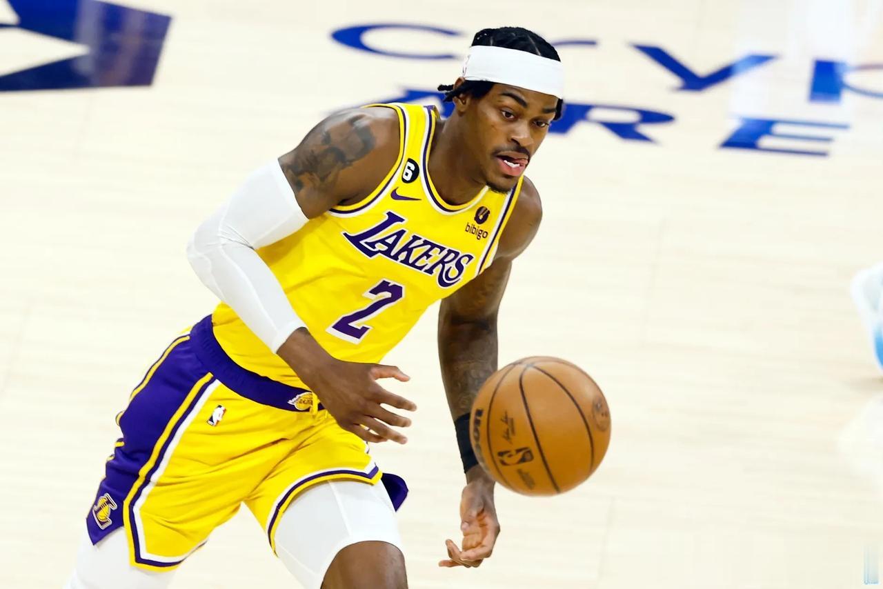 #NBA，湖人# 
北京时间10月18日NBA湖人队官方及时更新了球队伤病名单情